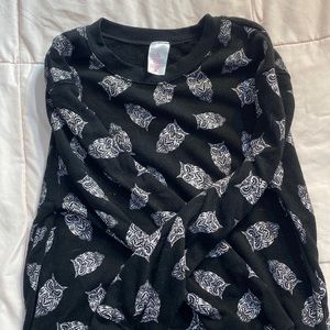 Women’s M (7-9) No Boundaries black long-sleeve sweatshirt with owls